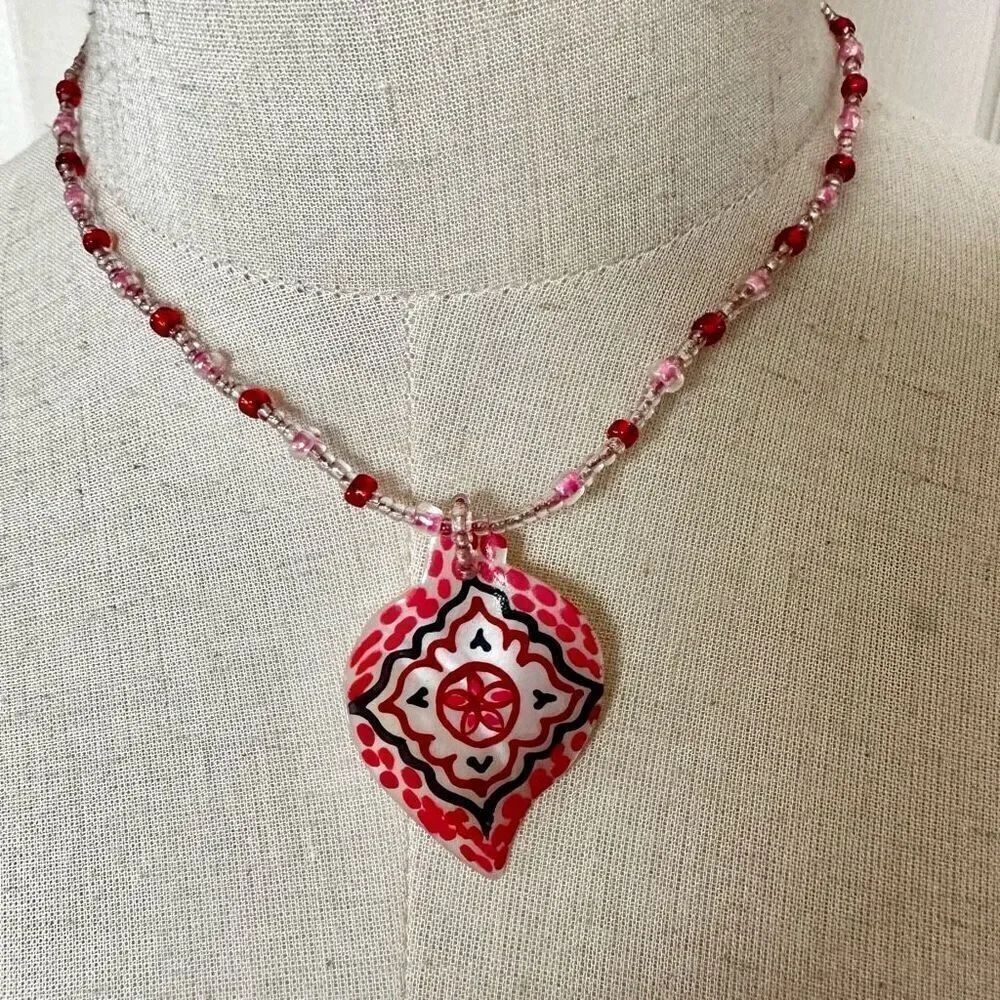 Pink and red beaded pendant necklace